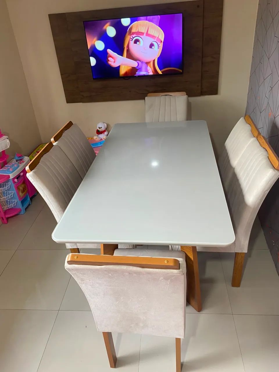 MESA SEM MARCA DE USO 