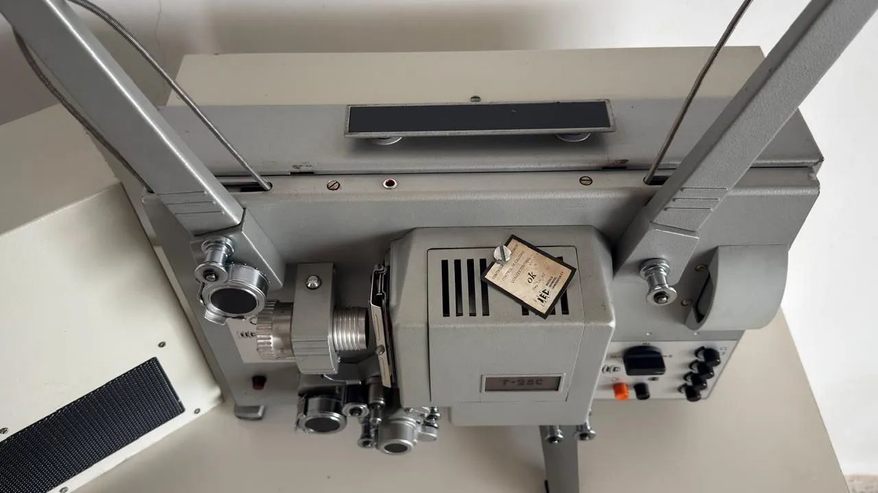Projetor 16mm compact  compact.T 250S. . 