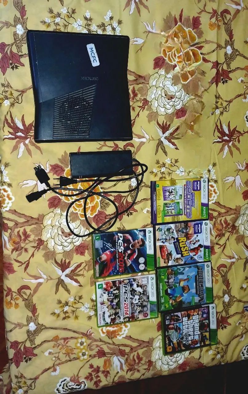 Xbox 360 com fonte e 6 jogos