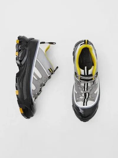 Tênis Burberry Arthur Trainers black/ yellow  - Foto 4