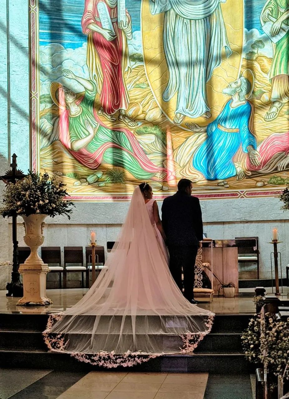 Vestido de noiva bordado com véu  - Foto 2