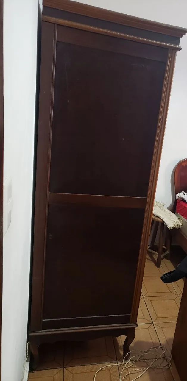 Guarda-roupa clássico em madeira maciça - lindo e resistente!  - Foto 5