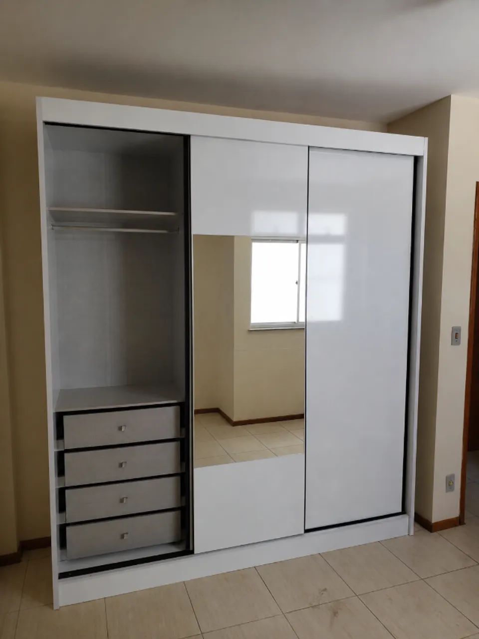 Guarda-roupa de Casal com espelho - Foto 2