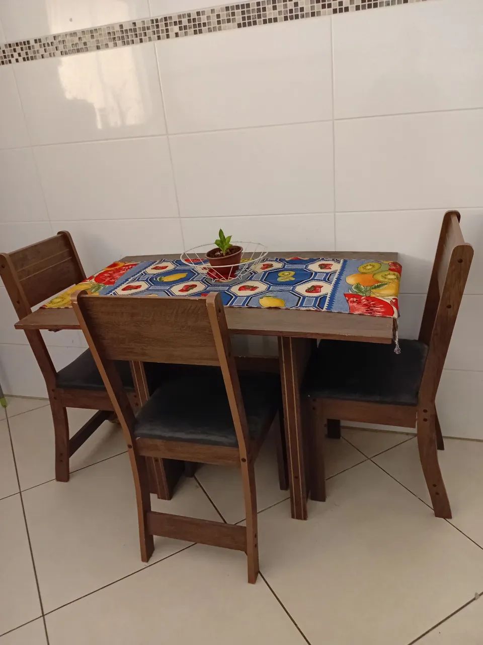 Jogo de cadeiras e mesa de cozinha - Foto 2