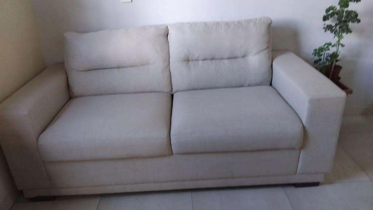 Sofa.em linho cor beje confortável,2 lugares  grande