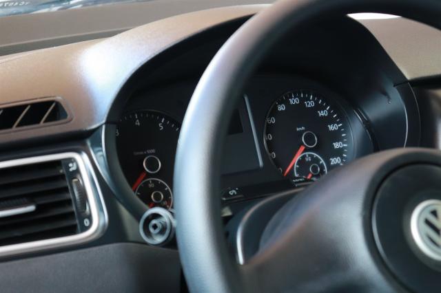 VOLKSWAGEN FOX 2011/2012 1.0 MI 8V FLEX 4P MANUAL - Foto 9