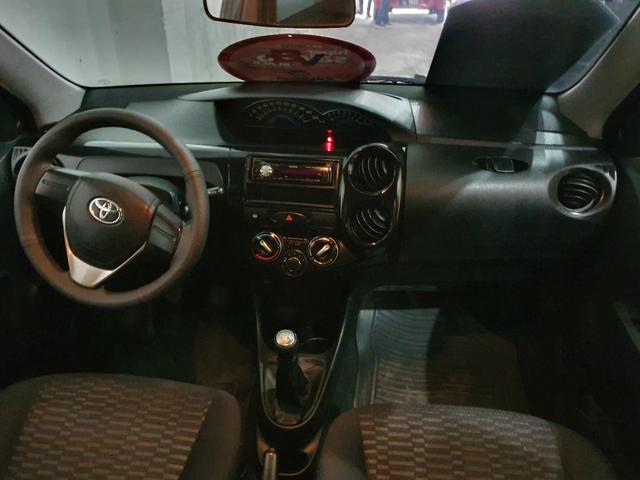 Toyota Etios Sedan 2015 1 mil de entrada Aércio Veículos thb - Foto 2