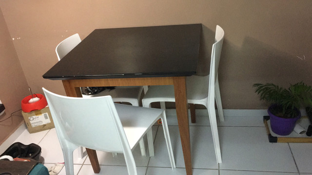 Mesa 0,80x0,80 pés em madeira