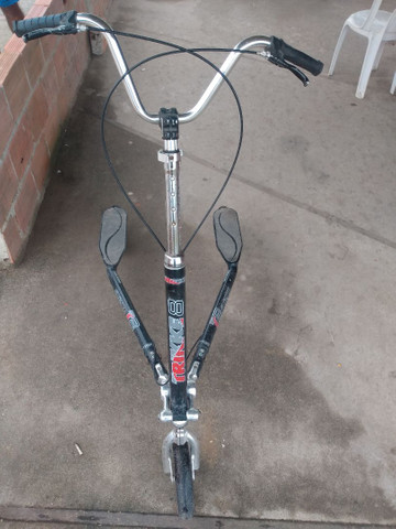 Patinete 3 rodas.