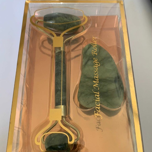 Rolinho Massageador Facial De Pedra De Jade Verde + Gua Sha Energética - Foto 5