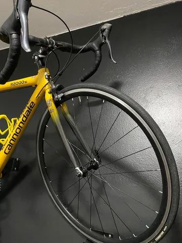 yellow cannondale road bike