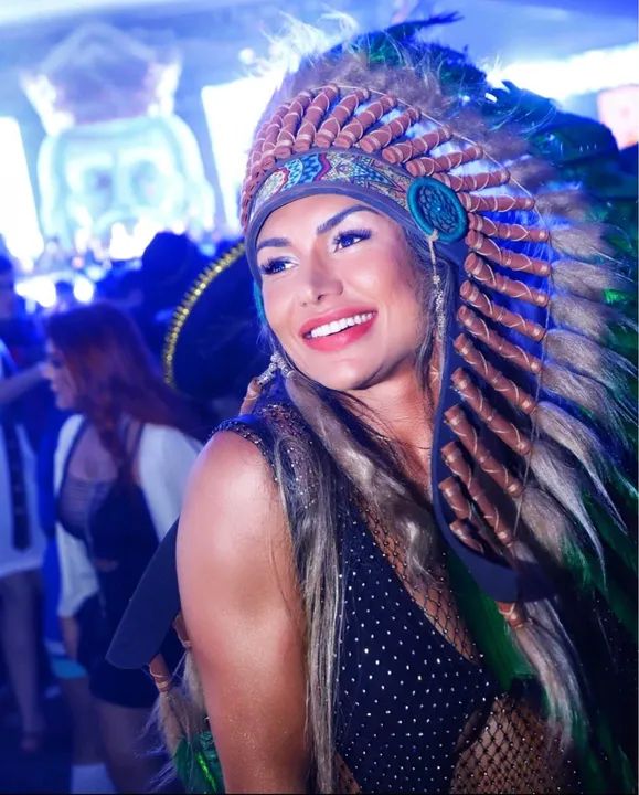 Cocar Natural Rabo de Galo - Fantasia de Índio - Foto 6