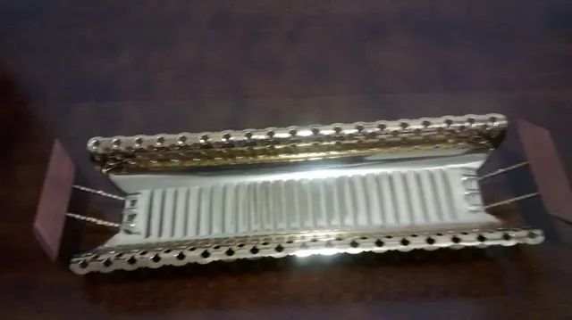 Linda peça em metal ouro velho e madeira - Foto 2