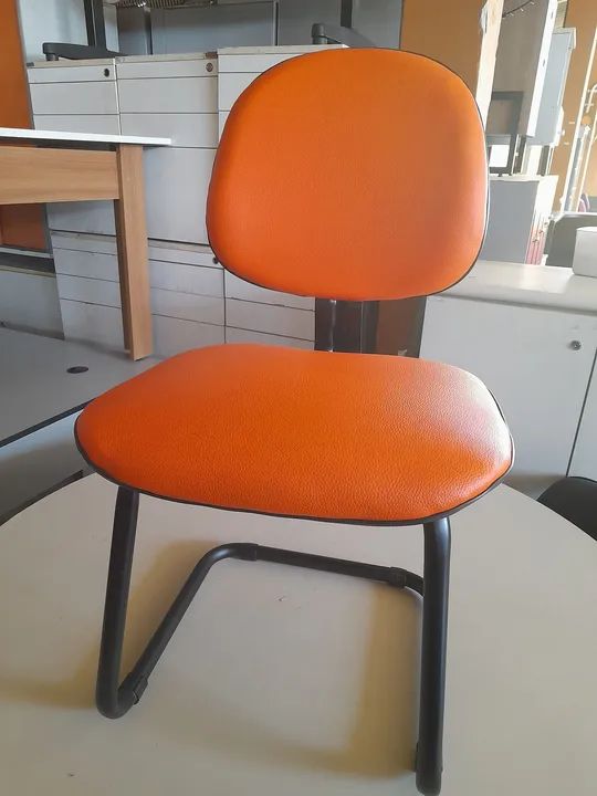 Cadeira fixa reformada 