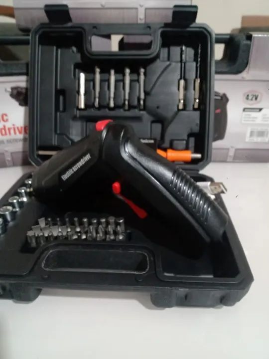PARAFUSADEIRA BIVOLT COM MALETA E ACESSÓRIOS  - Foto 4