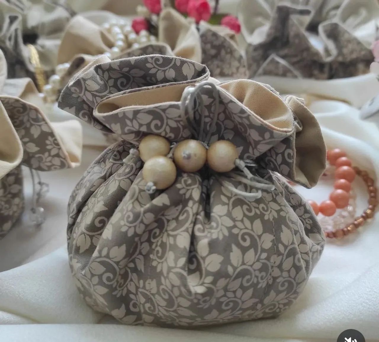 PORTA JÓIAS ou BIJUTERIAS  SOFISTICADOS exclusividade em tecido Mussolini 100% algodão - Foto 2