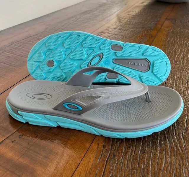 Chinelo masculino Oakley. - Foto 3