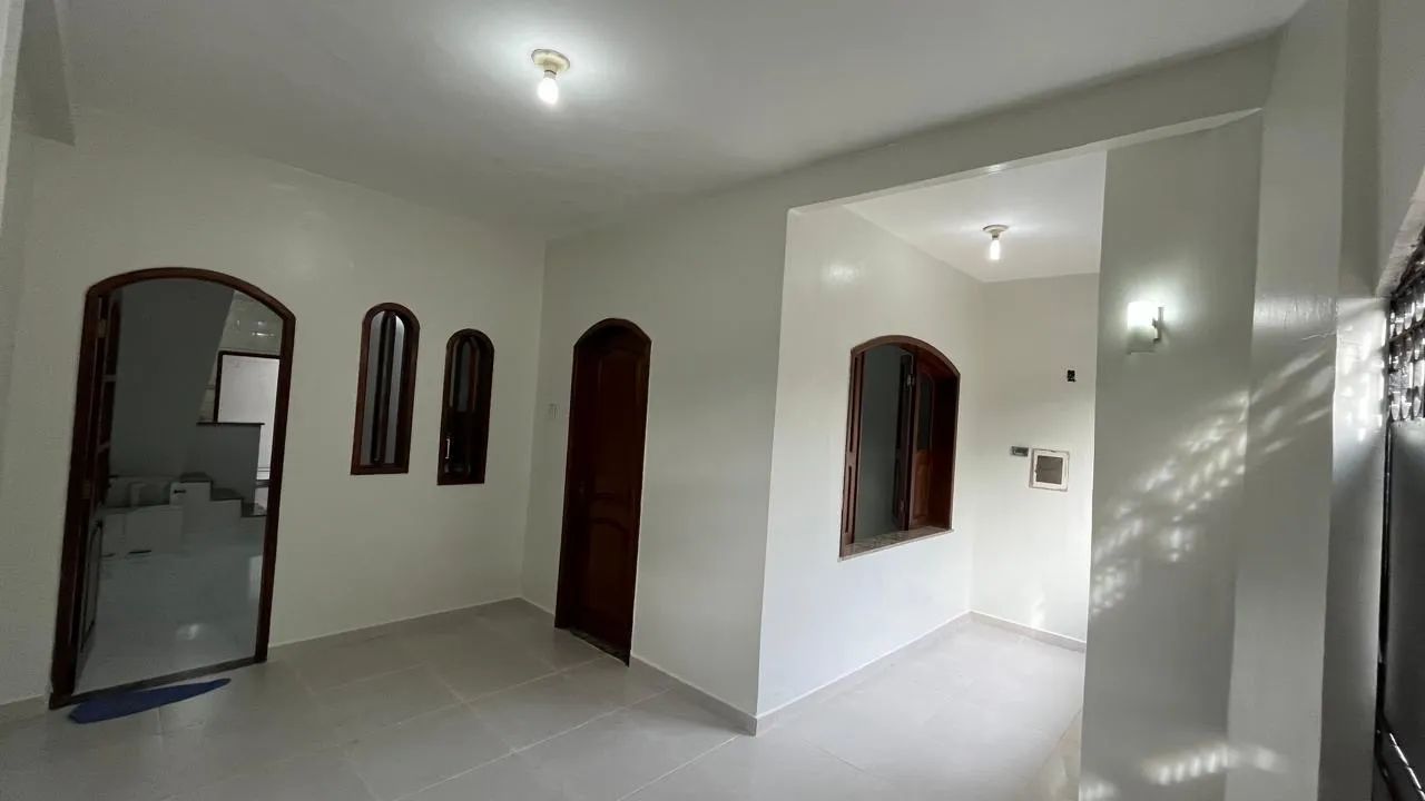 Casa de 2 pavimentos na duque quase de esquina  - Foto 4