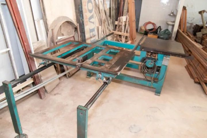 Serra de mesa esquadrejadeira