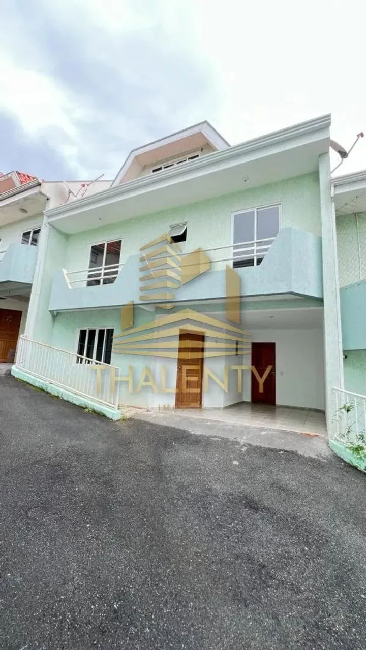 SOBRADO EM CONDOMÍNIO com 3 dormitórios à venda por R$ 579.000,00 no bairro Xaxim - CURITI