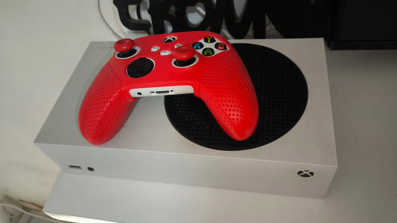 Xbox Series S com Controle Vermelho Personalizado