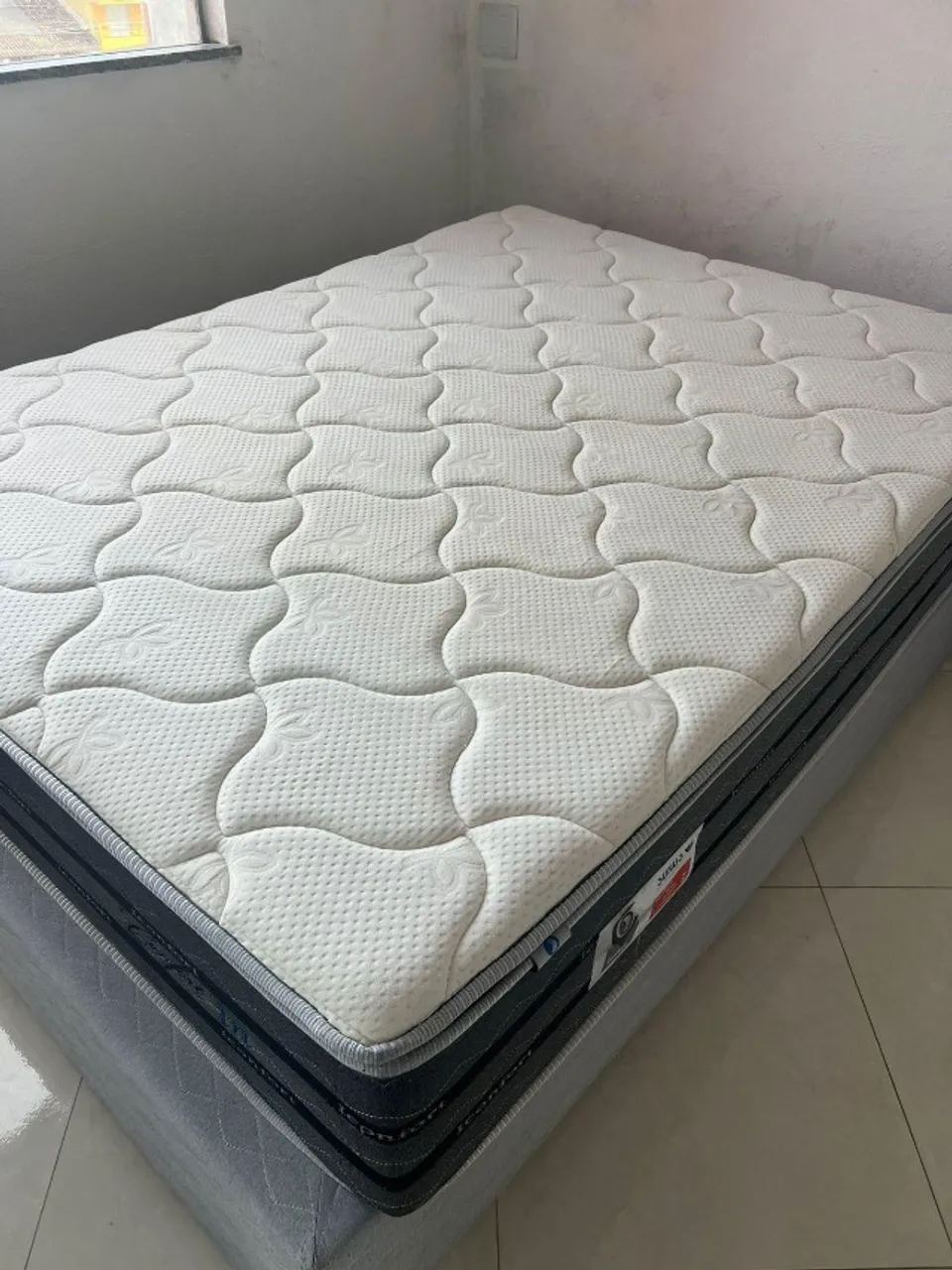 Cama Box Completa Casal - marca Sonos Confort com limpeza e impermeabilização.