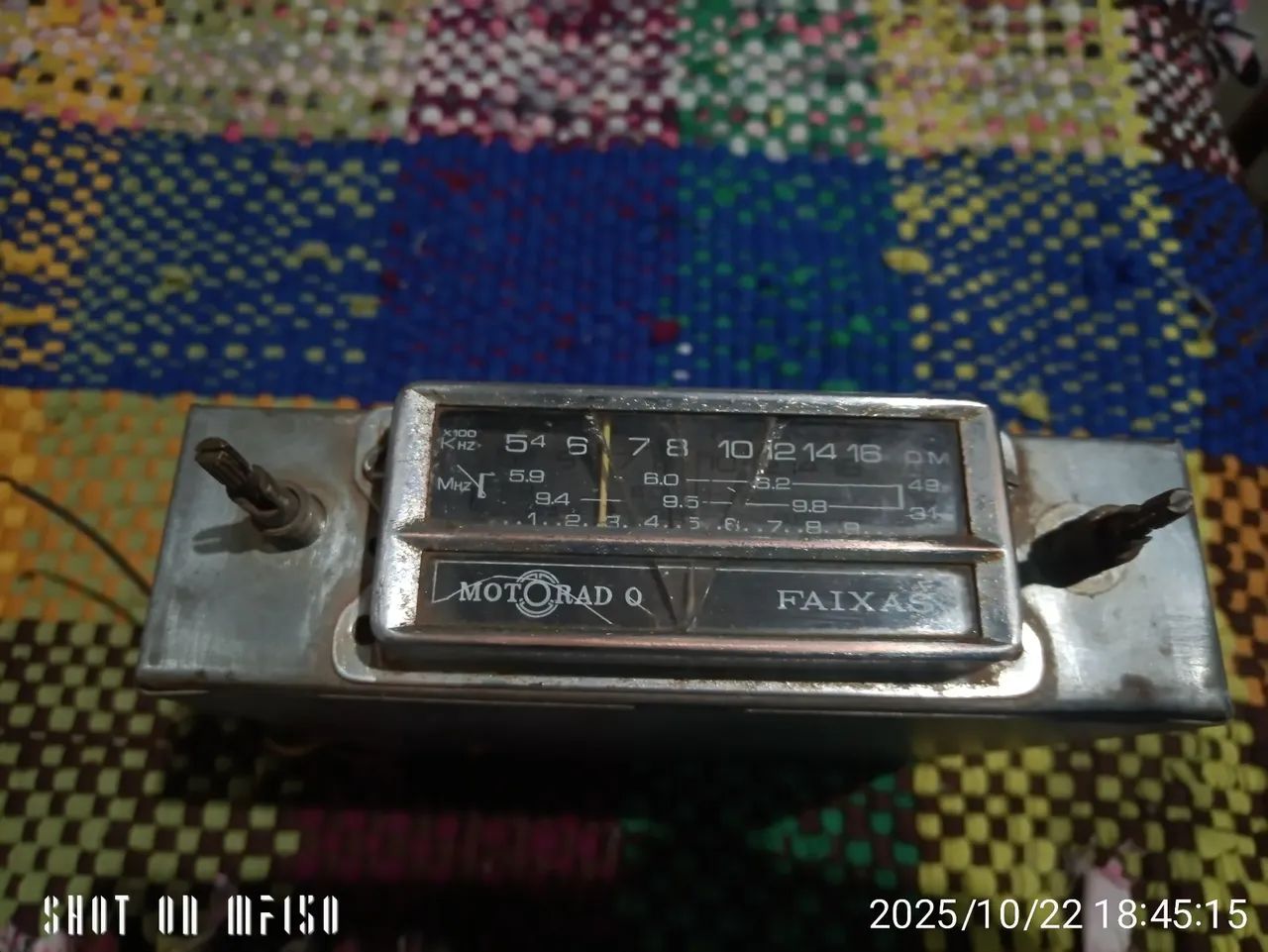 Vendo rádio moto rádio antigo de carro pra coleção não funciona pode funcionar se revisar 