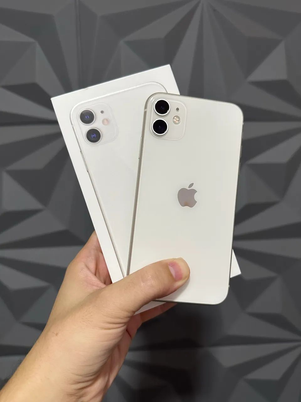 Apple iPhone 11 64GB Branco - 1.099,00 no PIX - Celulares e