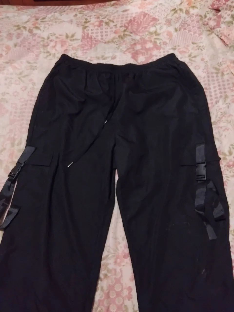 Calça Cargo Feminina Preta com Detalhes - Foto 2