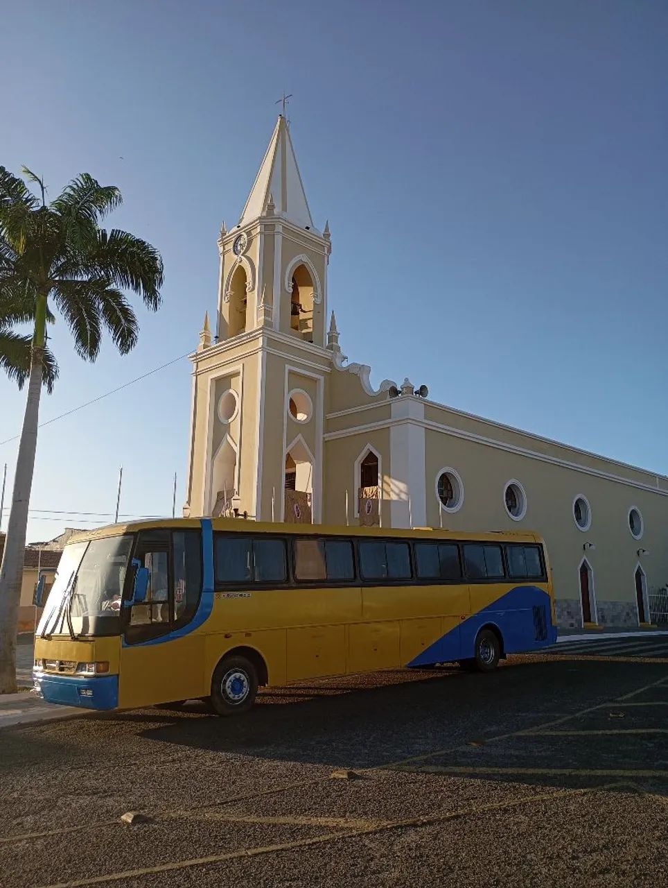 Ônibus volvo B7 motor traseiro 50 mil reais