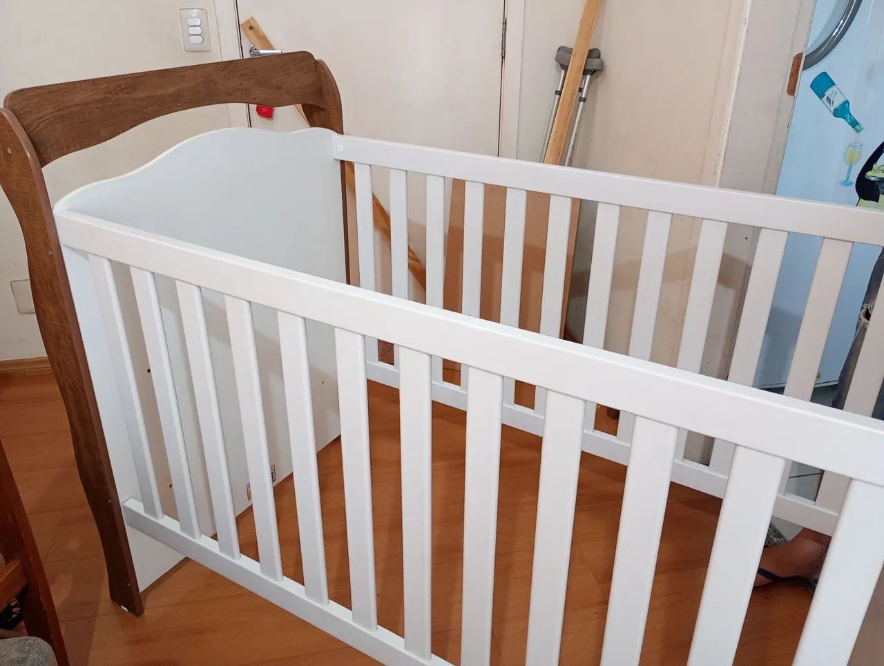 Berço branco e amadeirado seminovo - Foto 2
