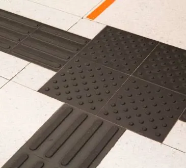 Piso Tátil de Alerta e Direcional para Acessibilidade