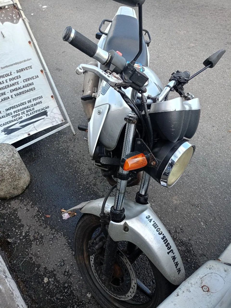 Moto Twister 250 devendo 900 de multa DUT e documento - Foto 5