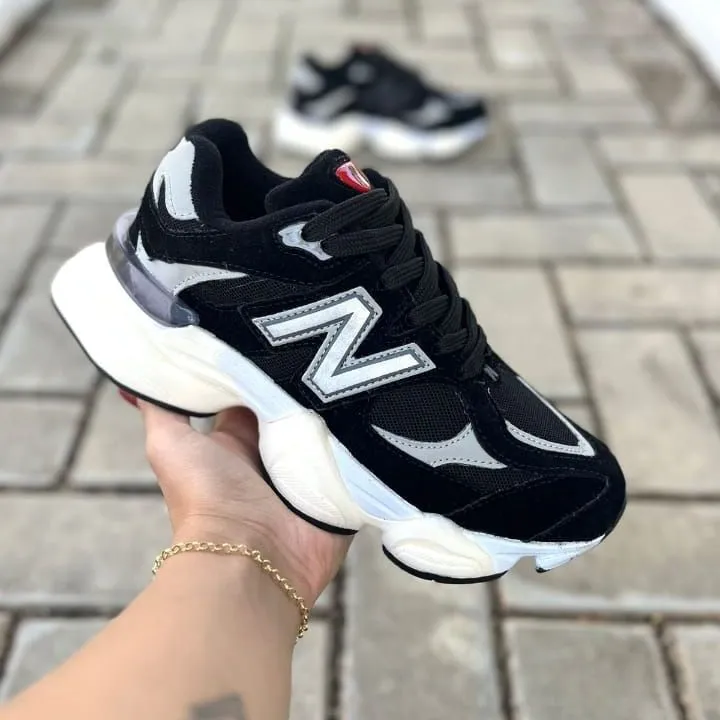 Tênis New Balance 9060 - Preto e Branco