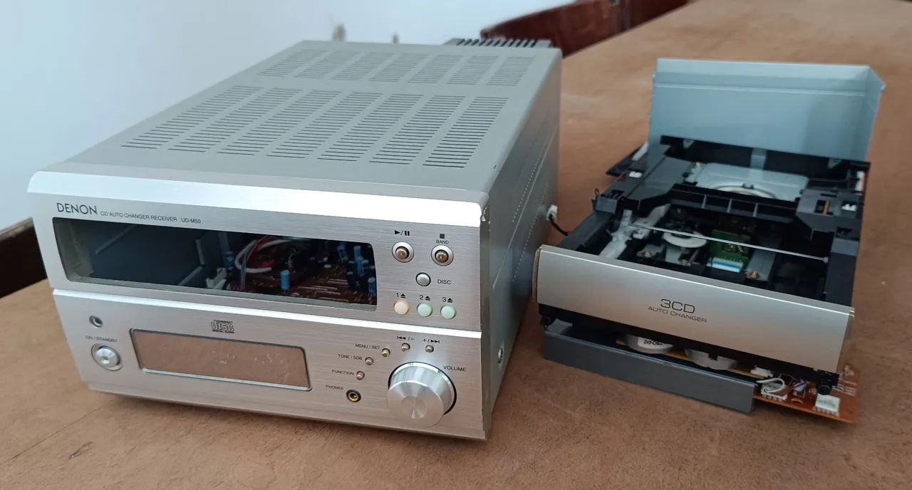 DENON UD-M50 COM DEFEITO PARA PEÇAS.
