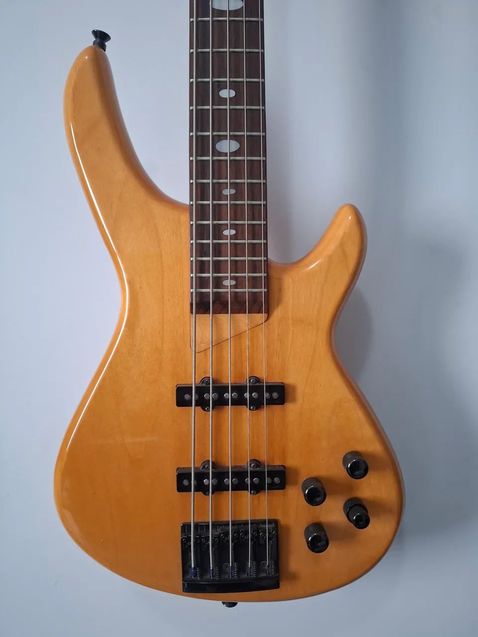 Baixo Aria Pro II Avante modificado (DiMarzio Area J, Aguilar OBP3