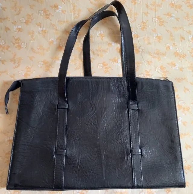 Bolsa de Couro GM. Excelente estado. Sem dano. Retirada em Taubaté.