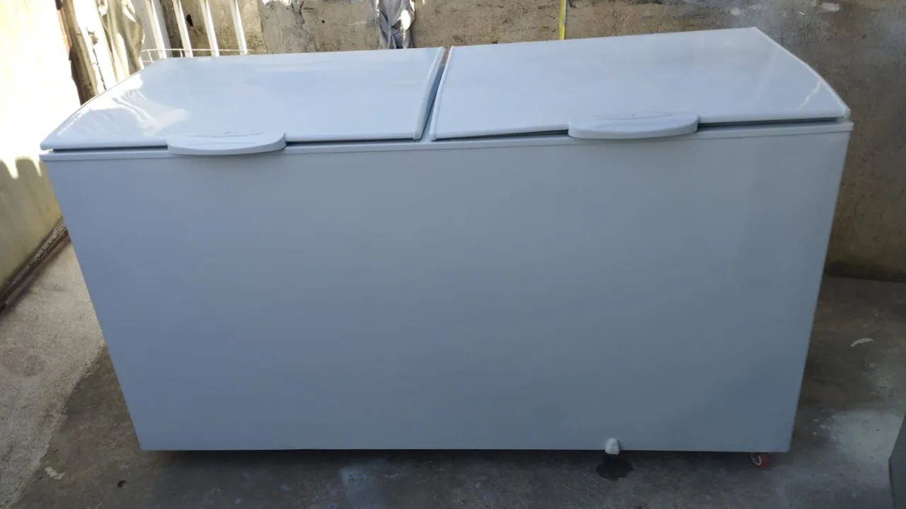 Freezer Horizontal Duas Tampas 550L semi-novo 