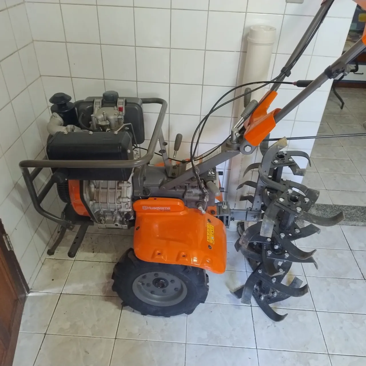 Motocultivador Husqvarna TF 545 D (tratorito)