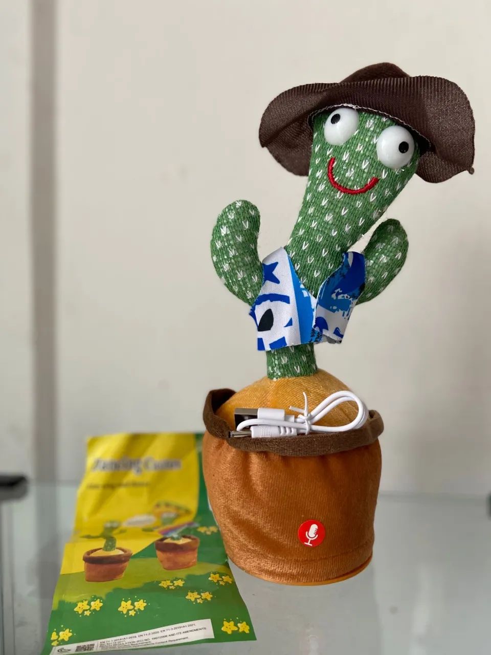 *Cacto Dançarino , repete, fala e canta*