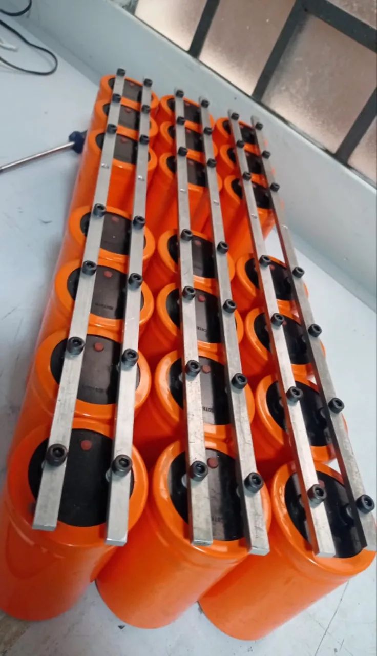 Capacitores eletróliticos 70v 10000uf - Foto 3