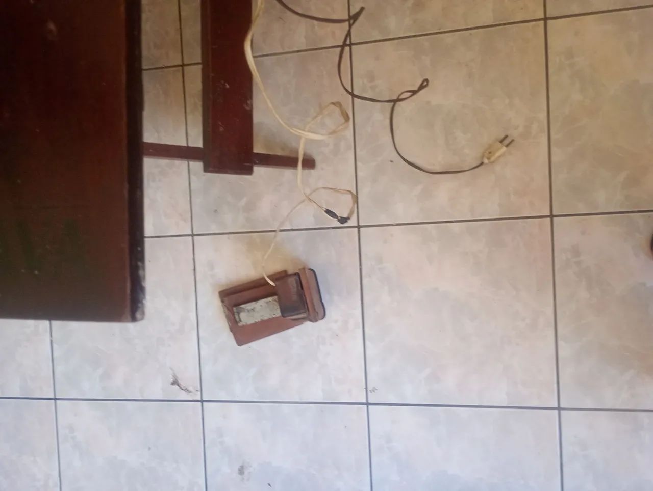 Máquina de costura antiga Elgin funcionando  - Foto 4