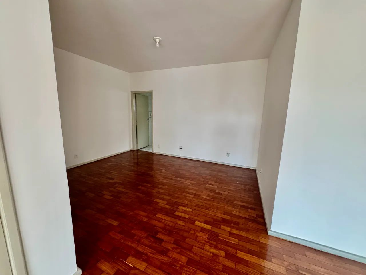 APARTAMENTO COM QUINTAL - BOM PASTOR - Foto 2