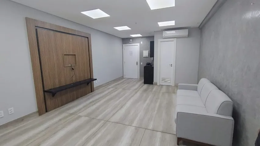 Alugo Sala Comercial Pronta para Uso no Square Corporate SC 401, no Saco Grande.