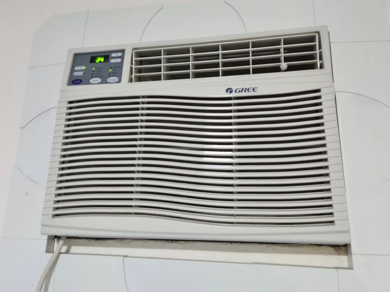 Aparelho de Ar Condicionado Gree 10.000 BTU Frio - Eletrônico com Controle Remoto