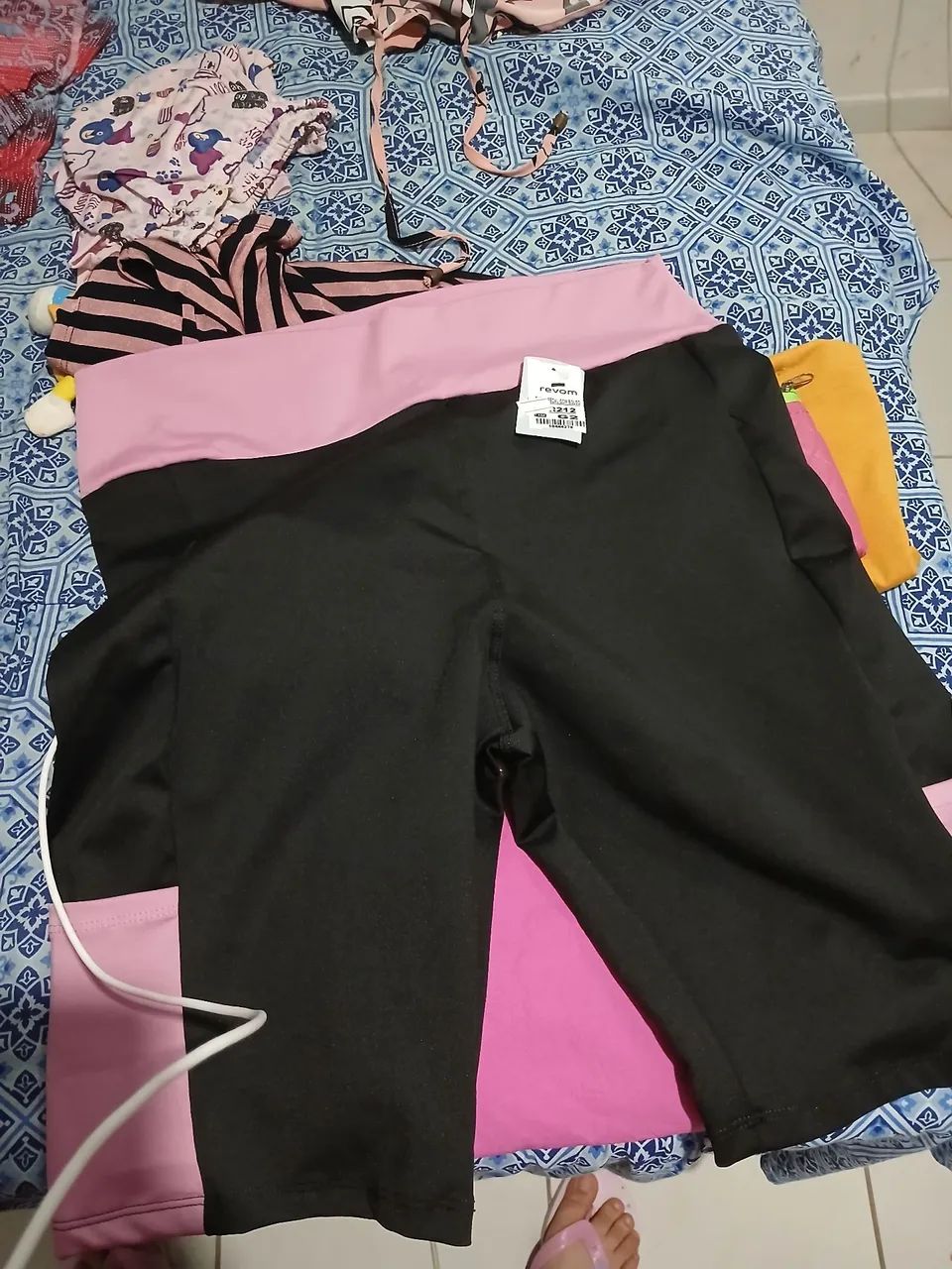 Short Feminino Preto com Detalhes Rosa - Foto 2