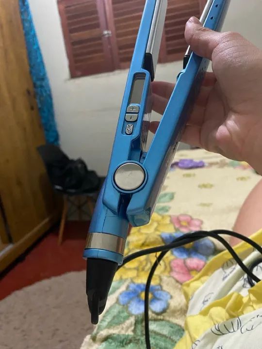 vendo prancha titanium para cabelos  - Foto 3