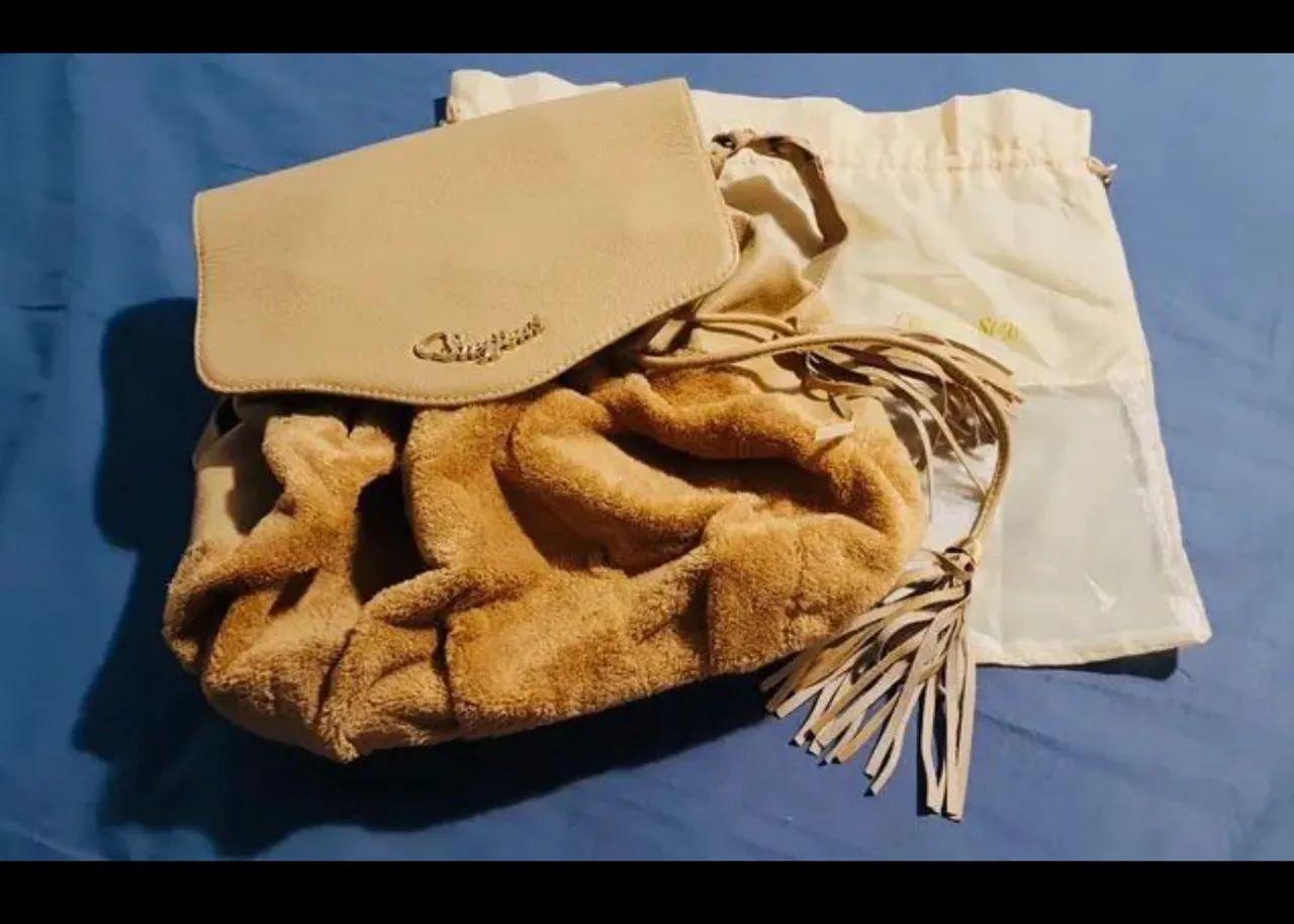 Mochila couro e Pelúcia Carmem Steffens - Foto 3