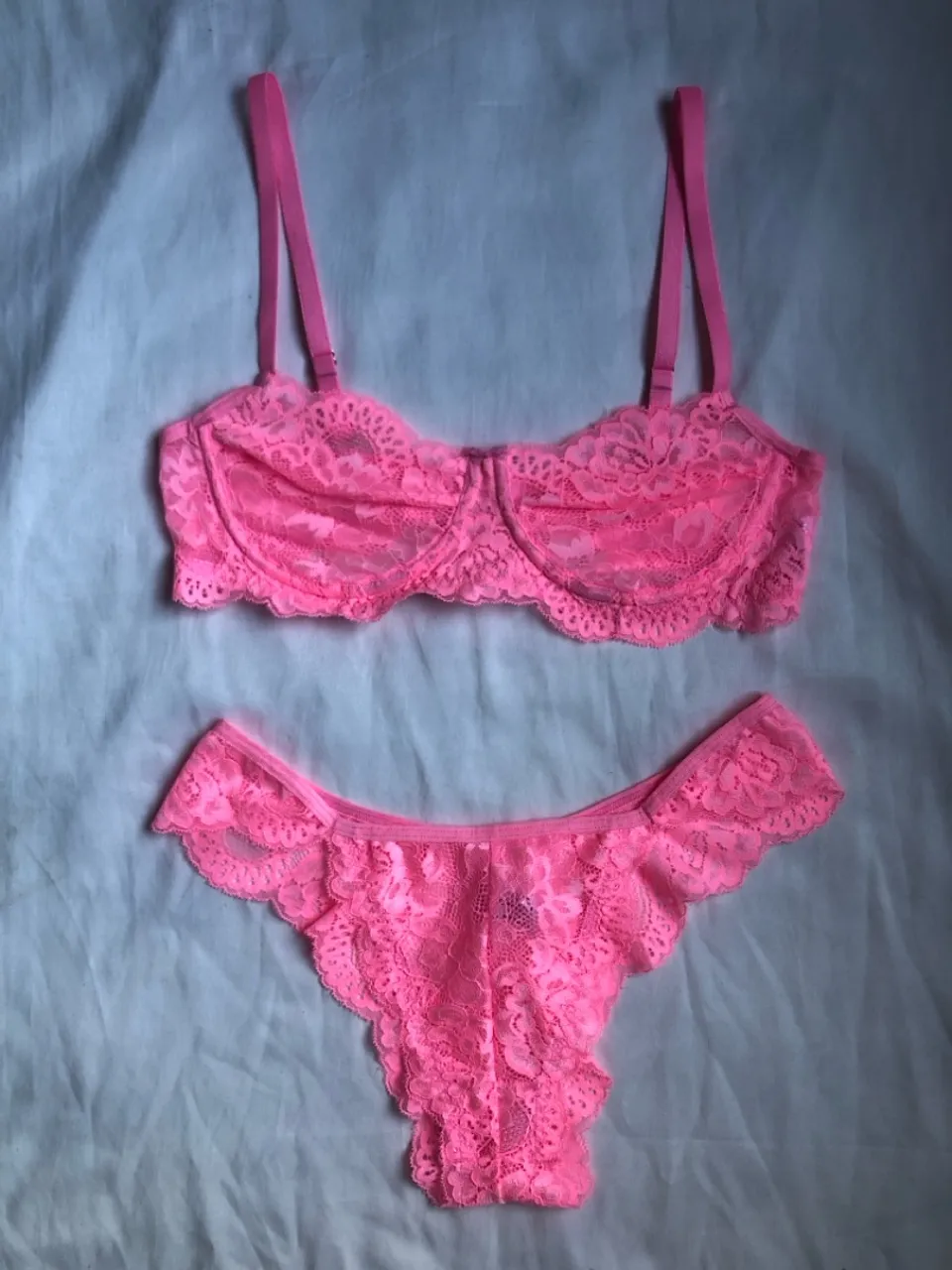 Conjunto de lingerie rosa de renda