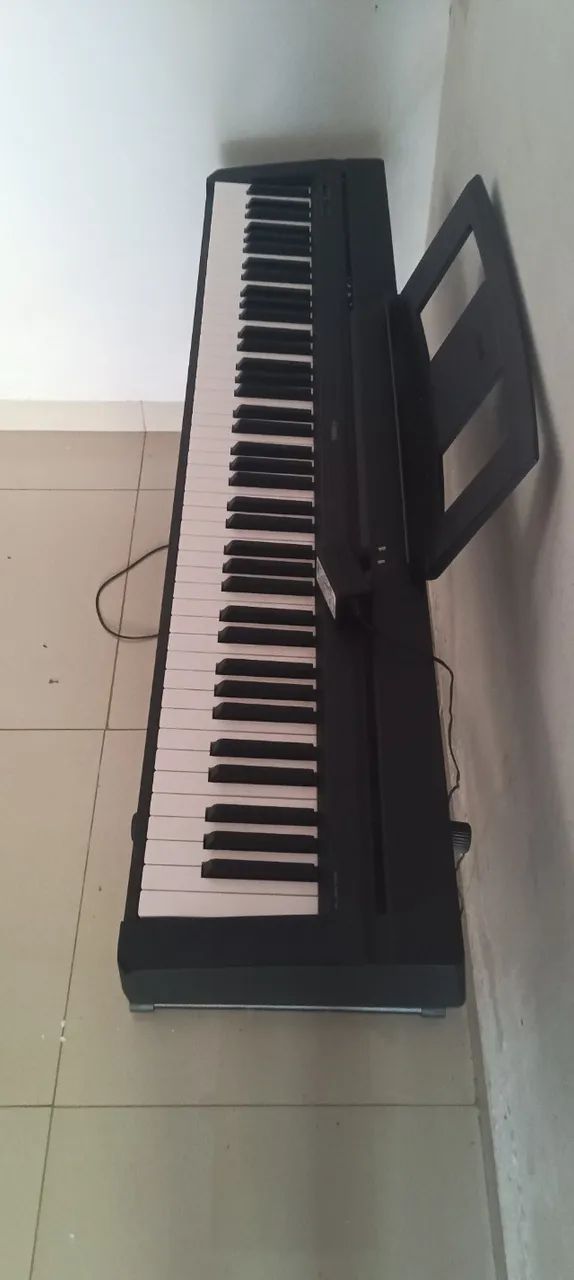 Piano Digital Yamaha P-45 Preto Com Fonte, Pedal e Base - Foto 2